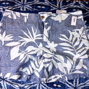 NWT Old navy size 8 blue and white floral leaves print
